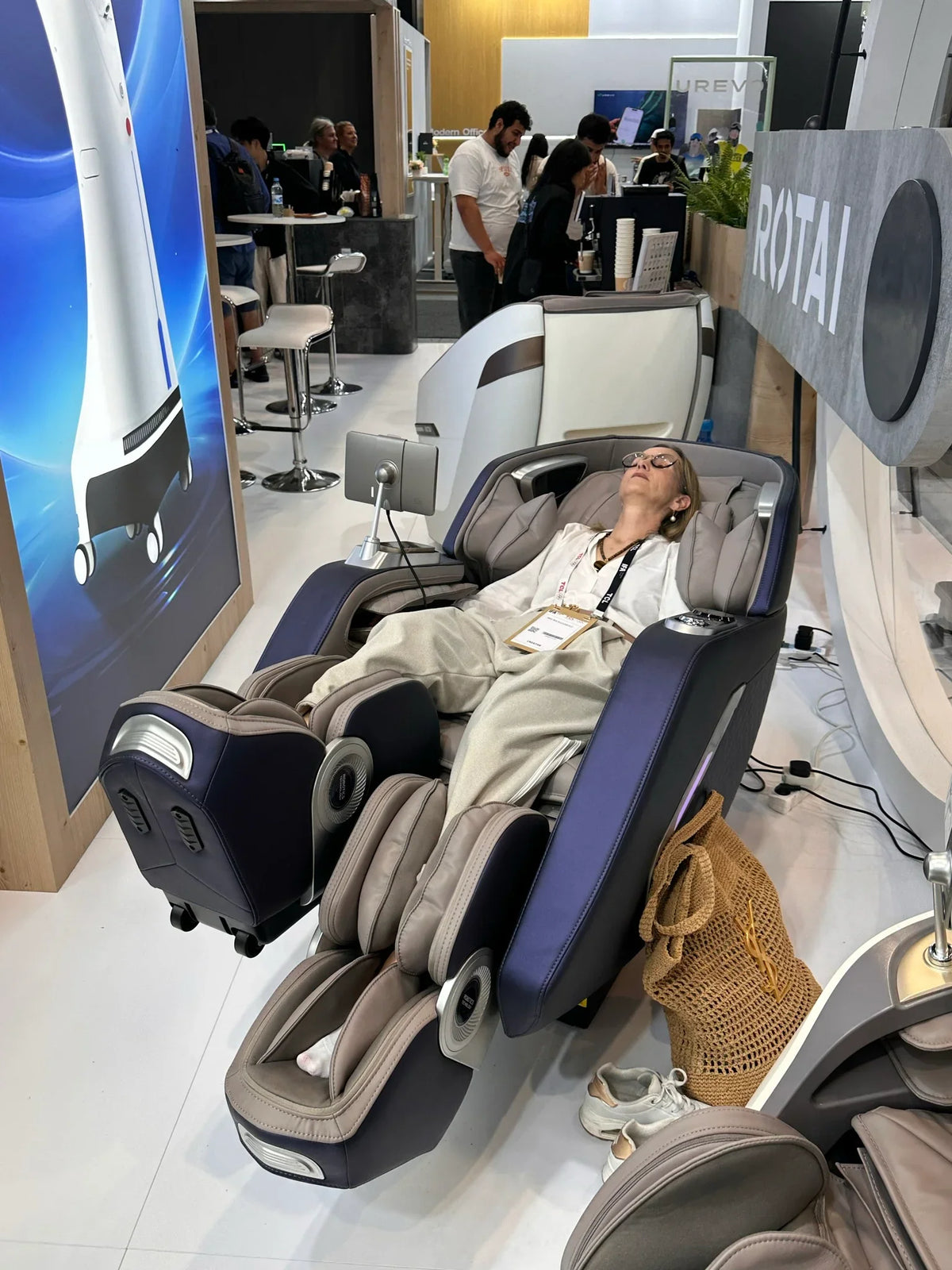 Rotai - Best Massage Chair in Dubai, UAE - Shop massage chairs in Abu Dhabi, UAE, Saudi Arabia كرسي التدليك